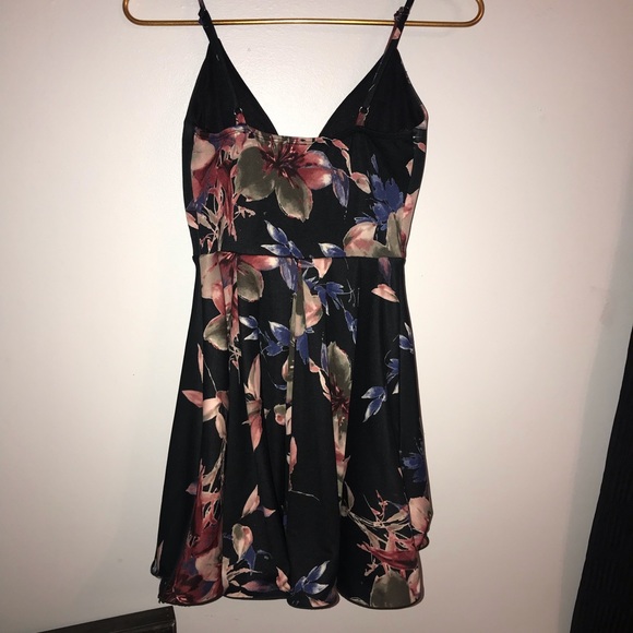 Dress - Picture 5 of 5